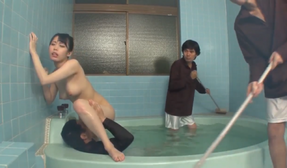 Record Of The Young Wife, Which Is Cunnilingus Molester To Guess Cleaning Staff In A Large Bath Of